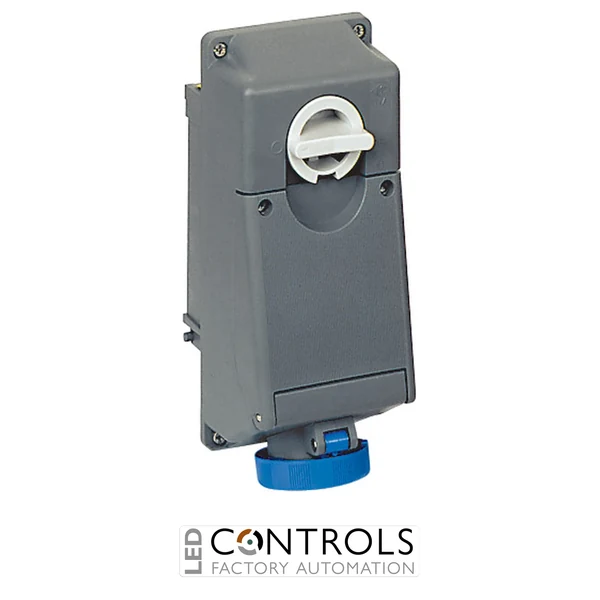 TM3295KSSP Ilme Switched socket 32 amp 230v 5p IP67 without backbox