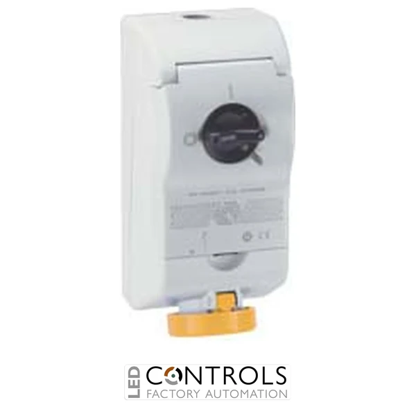 KI3243EB6 Ilme Switched socket 32amp 110volt 3pole IP66 wall mounted